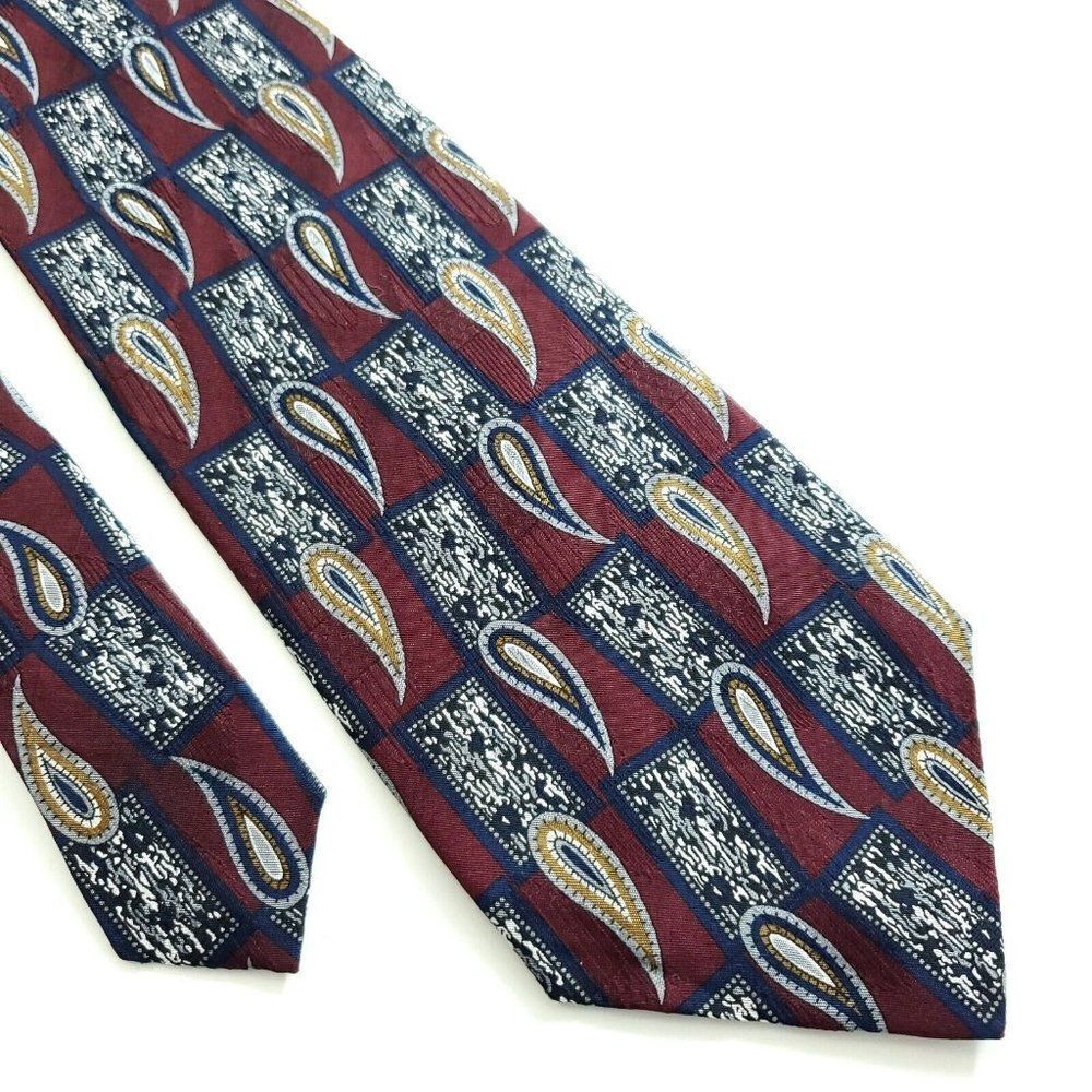 Ferrell Reed Von Maur  Red Paisley Jacquard Print Abstract‎ Short Wide Silk Tie